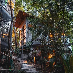 Hostal Warehouse, Ko Tao